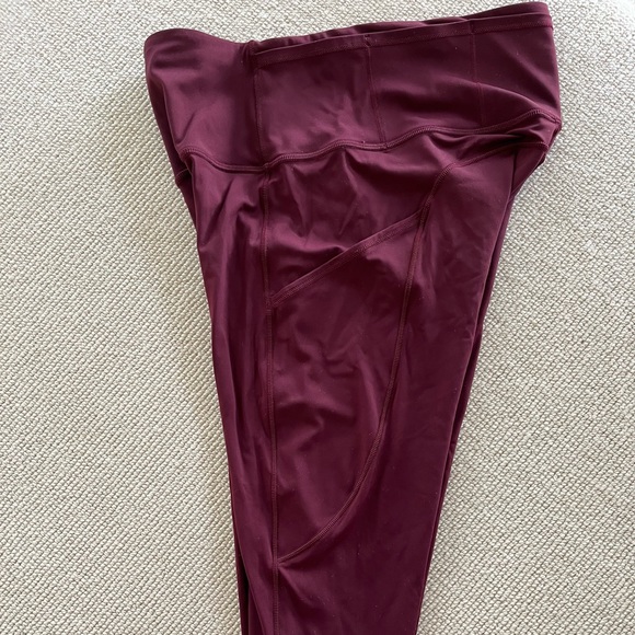 Lululemon pants, in great condition with no pilling! - Picture 3 of 3